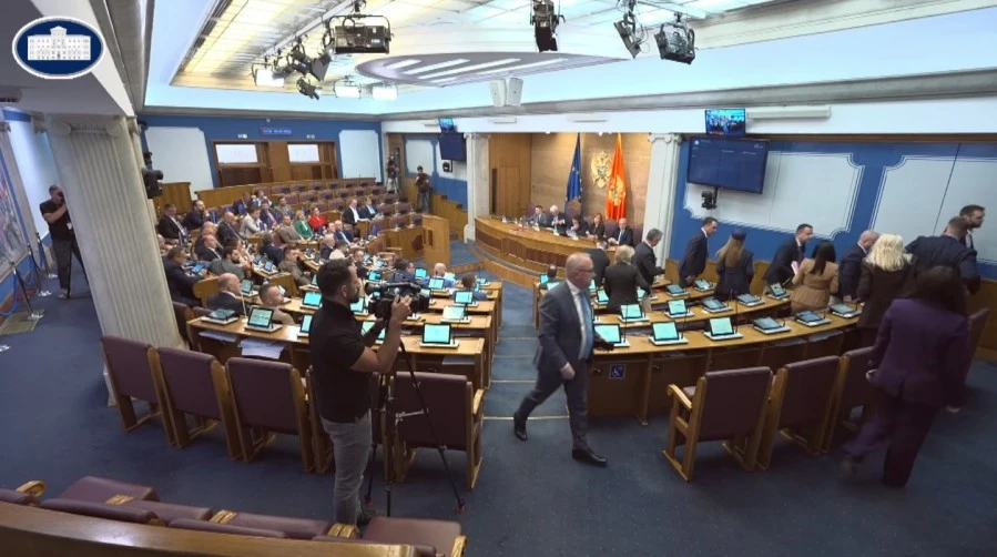 Poslanici DPS-a napustili sjednicu Skupštine; Mandić: Najviše pričaju o EU vrijednosti, a najmanje doprinose
