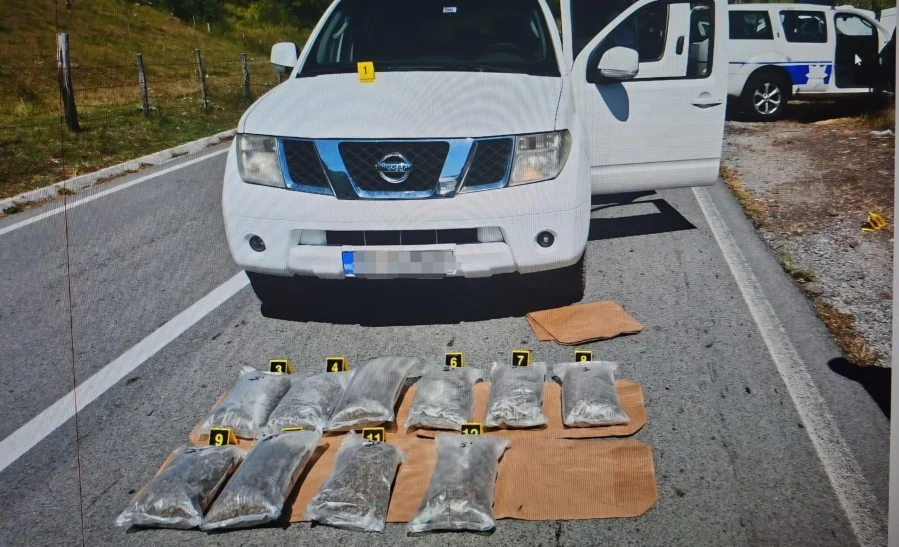 Bijelo Polje: U vozilu pronađeno 11 kg marihuane, vozač pobjegao policiji