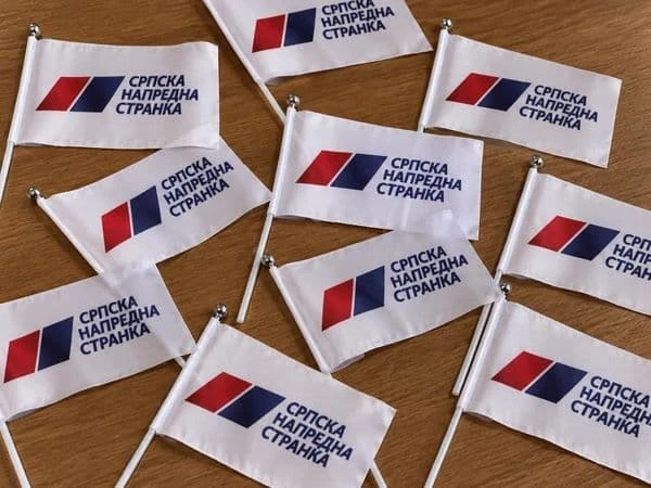 Janjušević pobjegao diplomatskim vozilom, u stanovima u Budvi pronađen promo materijal SNS