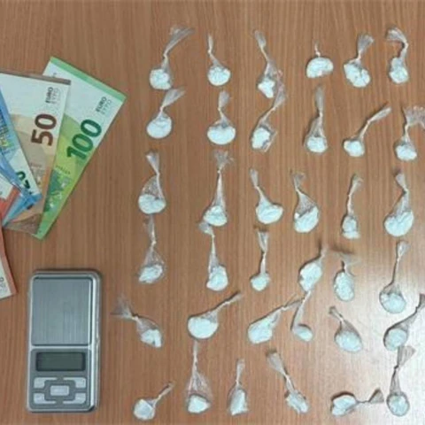 Uhapšen osumnjičeni za prodaju droge: Kod njega gram nije gram-policija mu zaplijenila 59 paketića kokaina težine 54,7 grama