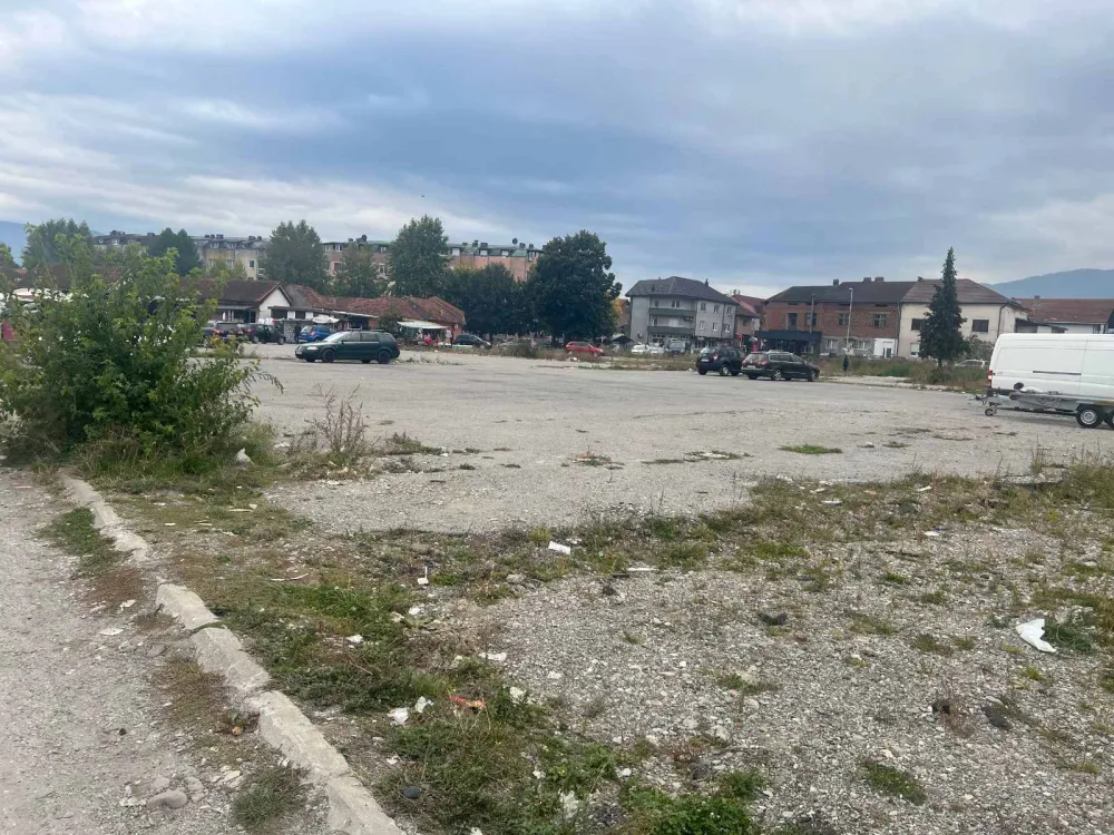 Pripremljena parcela duže od godinu čeka Lidl, razočarani vlasnici porušenih lokala