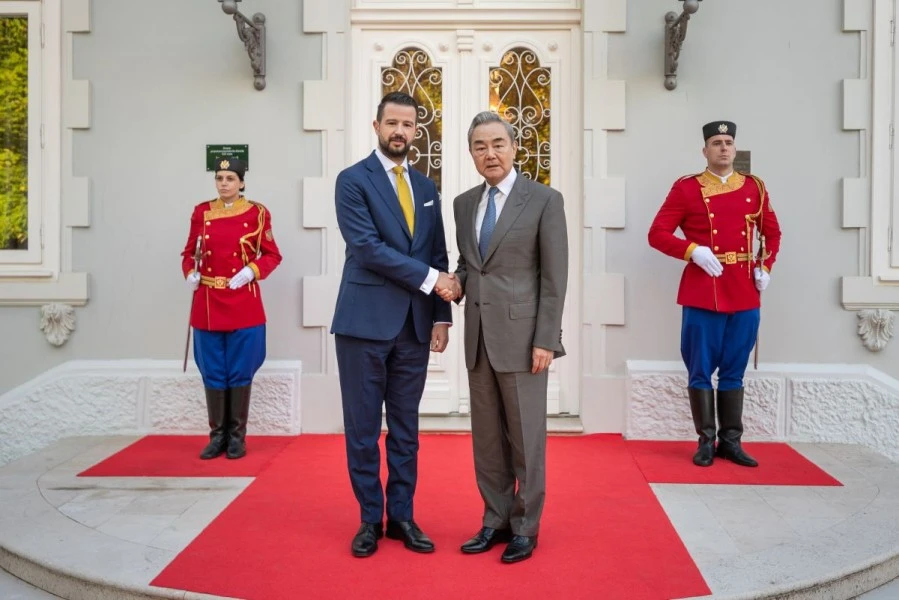 Kineski šef diplomatije Vang Ji u posjeti Crnoj Goti: Sa Milatovićem razgovarao o insfrastrukturnim projektima, među kojima je i druga dionica autoputa