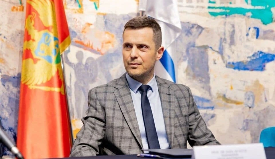 Mujović: Primjena Euro modela neće uticati na cijene gradskog prevoza u Podgorici, povlastice ostaju
