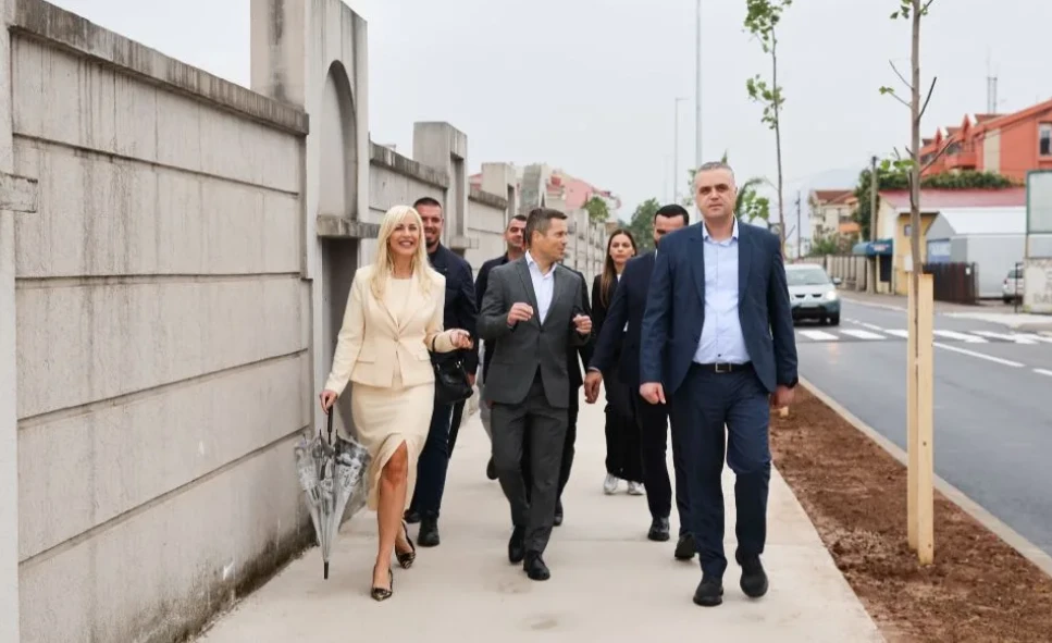 Završena rekonstrukcija Ulice 8. marta; Mujović: Dobili smo savremenu saobraćajnicu sa uređenim i bezbjednim trotoarima