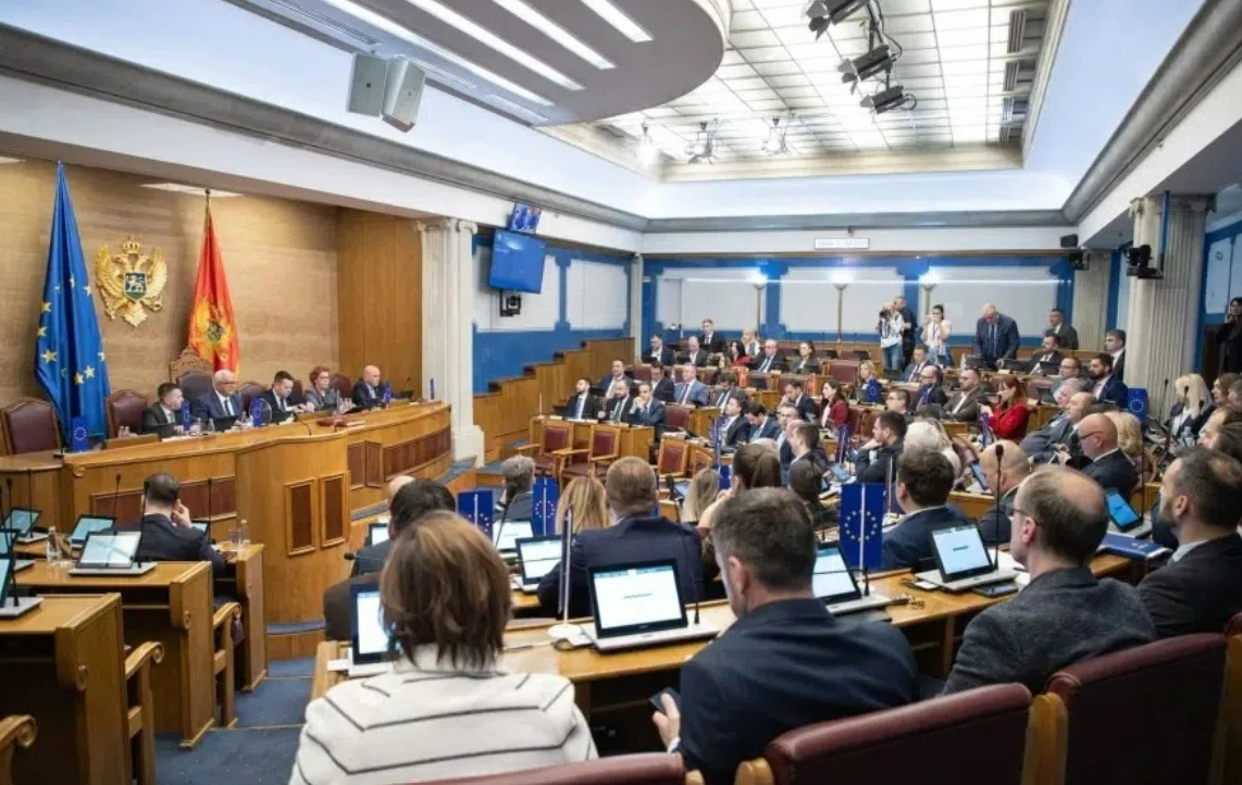 Sastanak većine o ustavnim promjenama, opozicija traži da Ustavni odbor zasijeda danas, a plenum sjutra