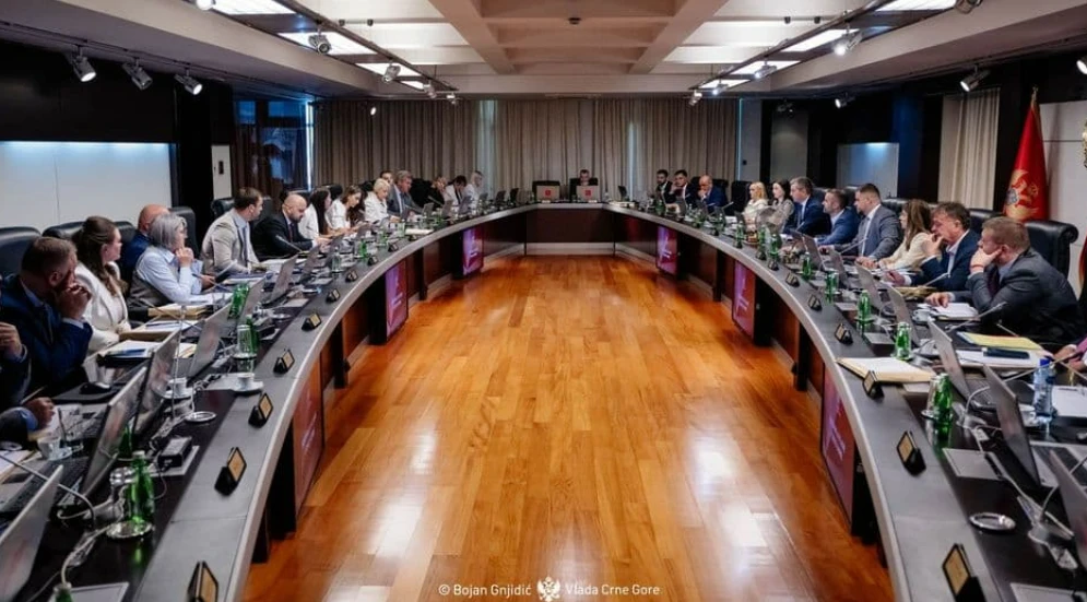 Zadužuju se do 13 miliona eura za kupovinu remorkera i protivpožarne letilice