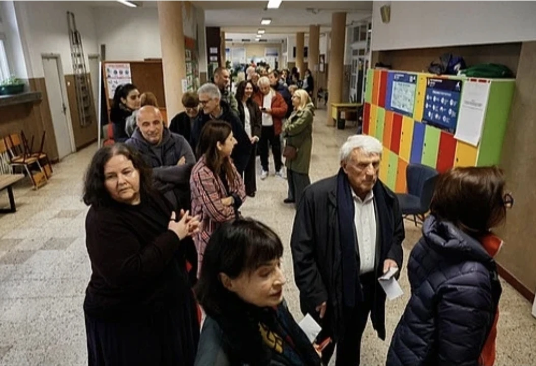 Dvostruko veća izlaznost u Srbiji nego ranije: Do 9 sati glasalo 12 posto, a 2023. je bilo 5,2 posto