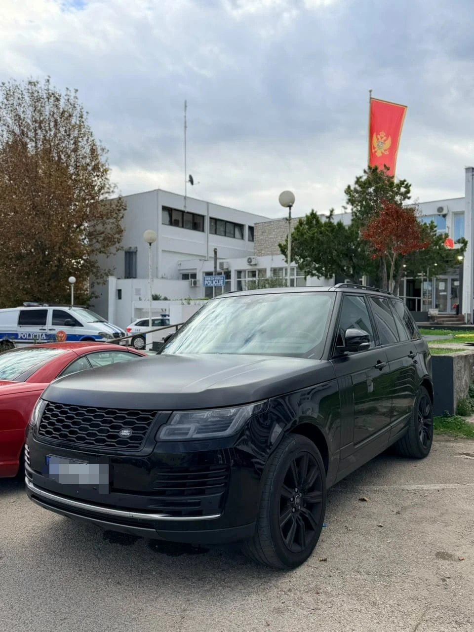 Ulcinj: Maloljetnik vozio “land rover”, prijava protiv roditelja