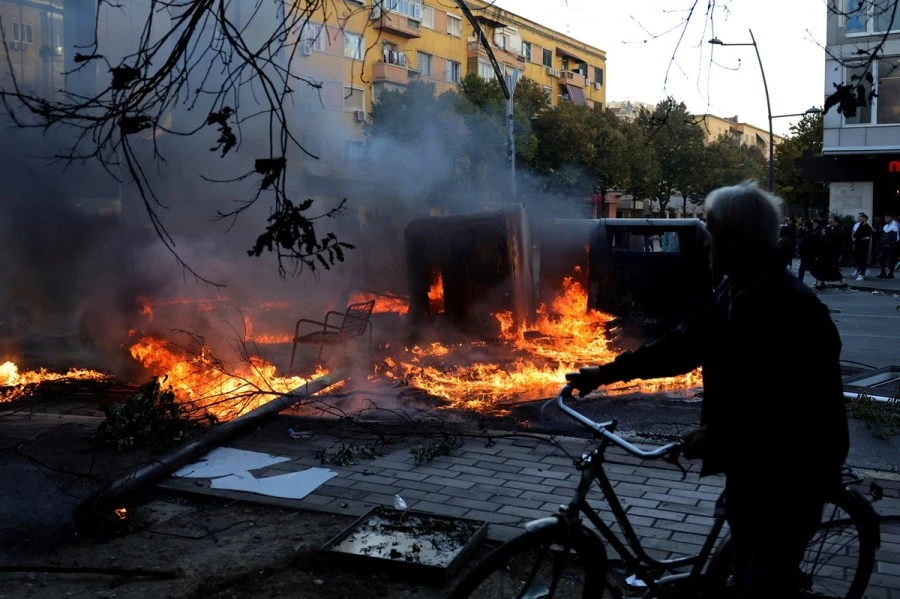 Haos u Tirani: Povrijeđen 51 policajac, Beriša zatražio hitnu Raminu ostavku